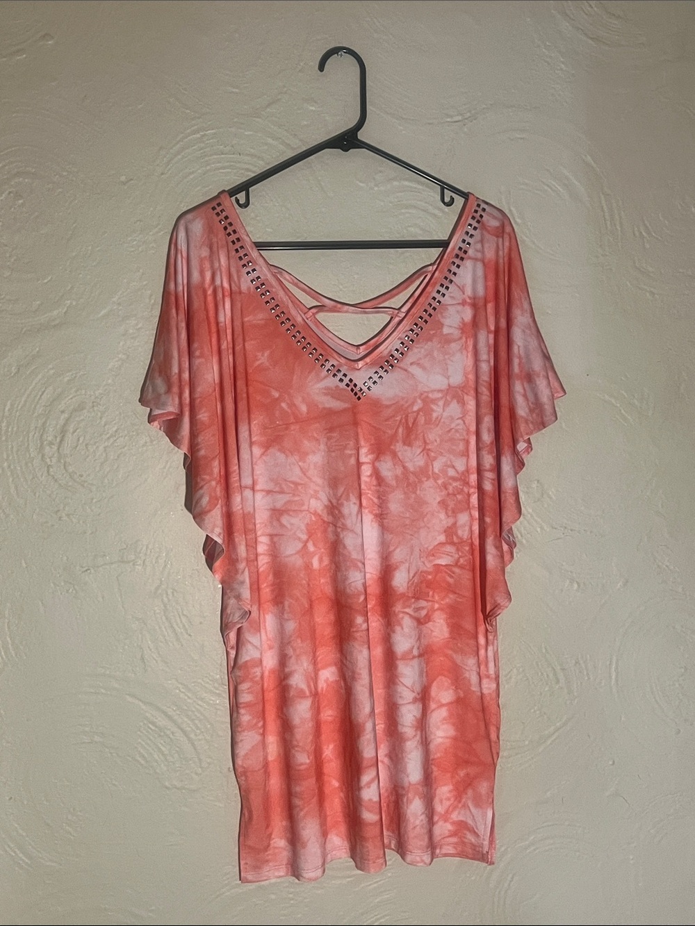 NWOT Dotti Coral and White Tie-Dye V-Neck Top with Studded Trim